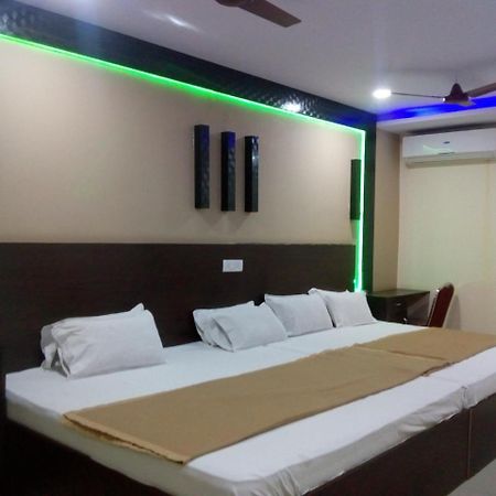 Divya Lodge Hyderabad Eksteriør billede