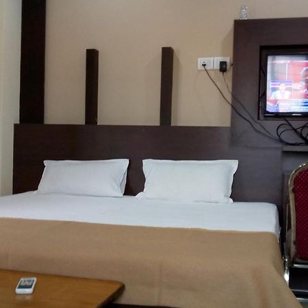 Divya Lodge Hyderabad Eksteriør billede
