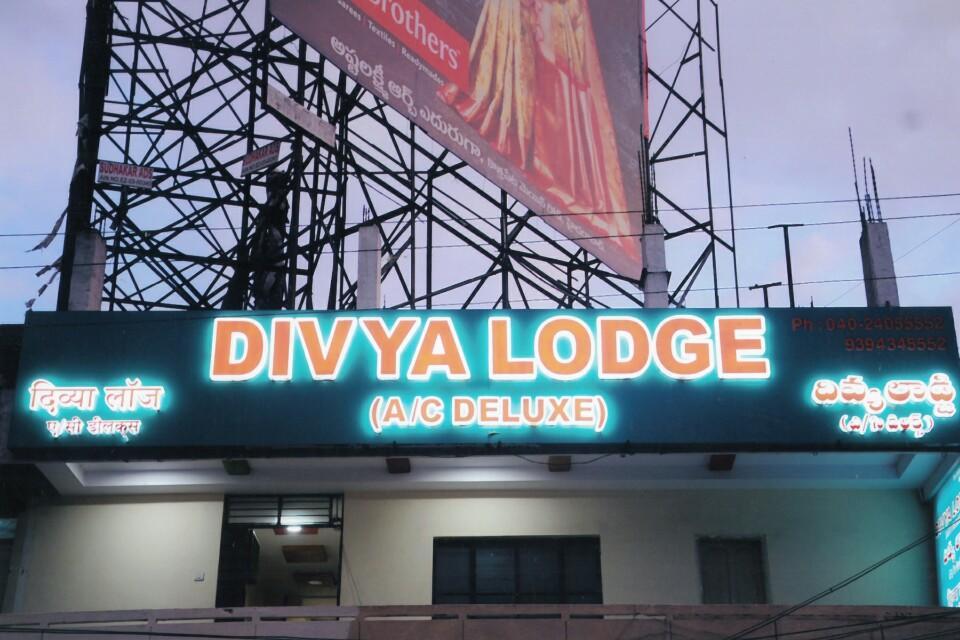 Divya Lodge Hyderabad Eksteriør billede