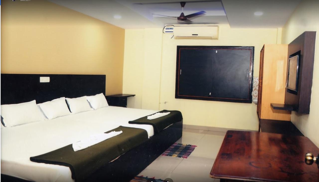 Divya Lodge Hyderabad Eksteriør billede