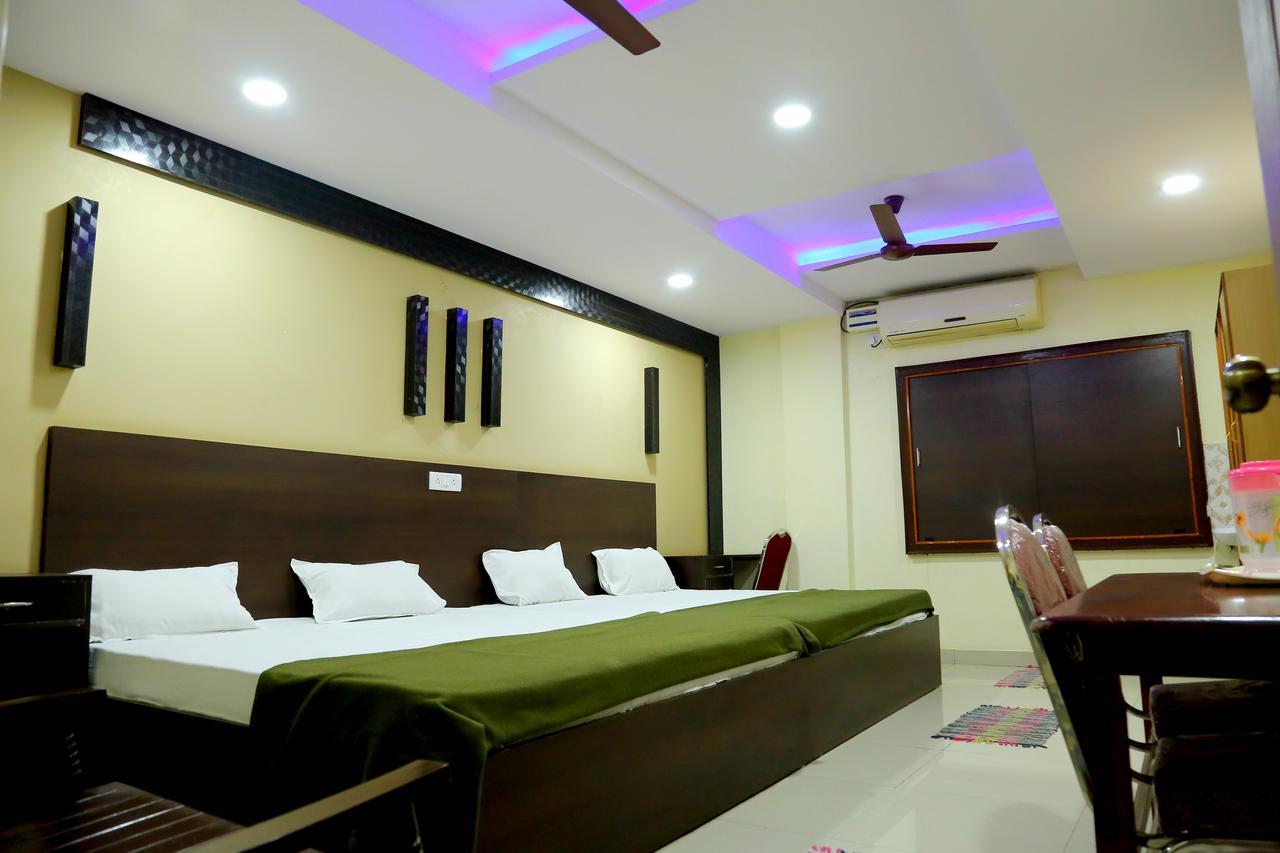 Divya Lodge Hyderabad Eksteriør billede