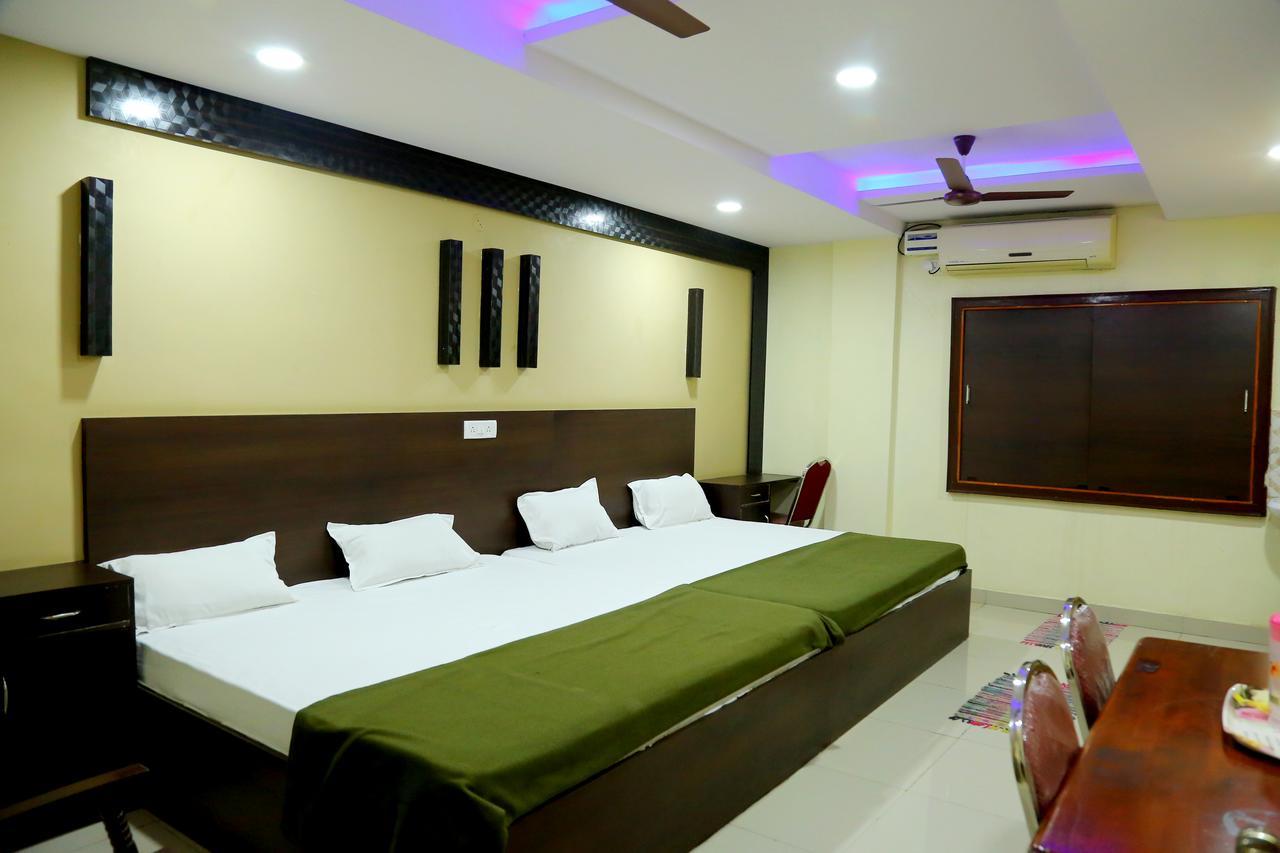Divya Lodge Hyderabad Eksteriør billede
