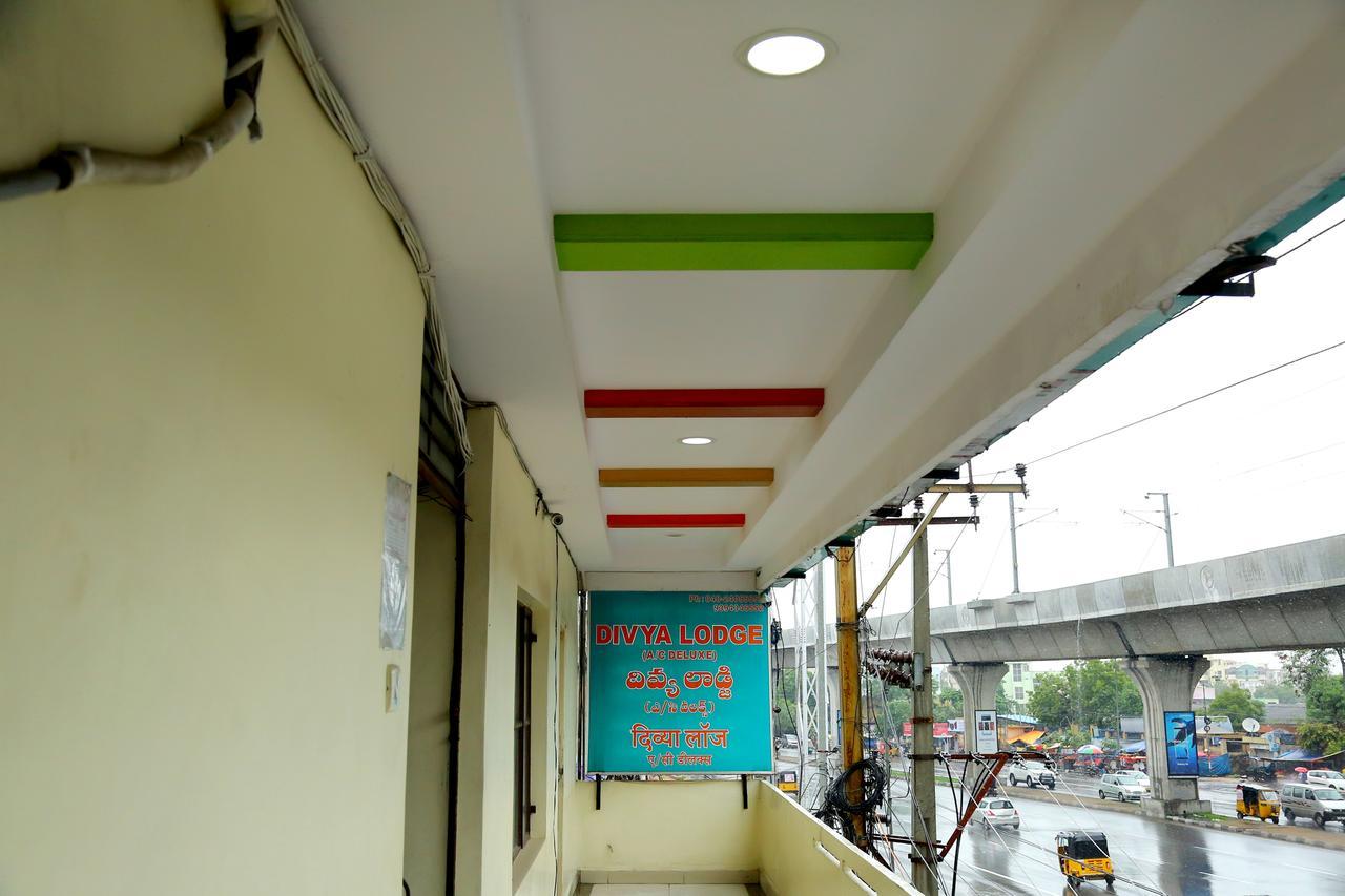 Divya Lodge Hyderabad Eksteriør billede