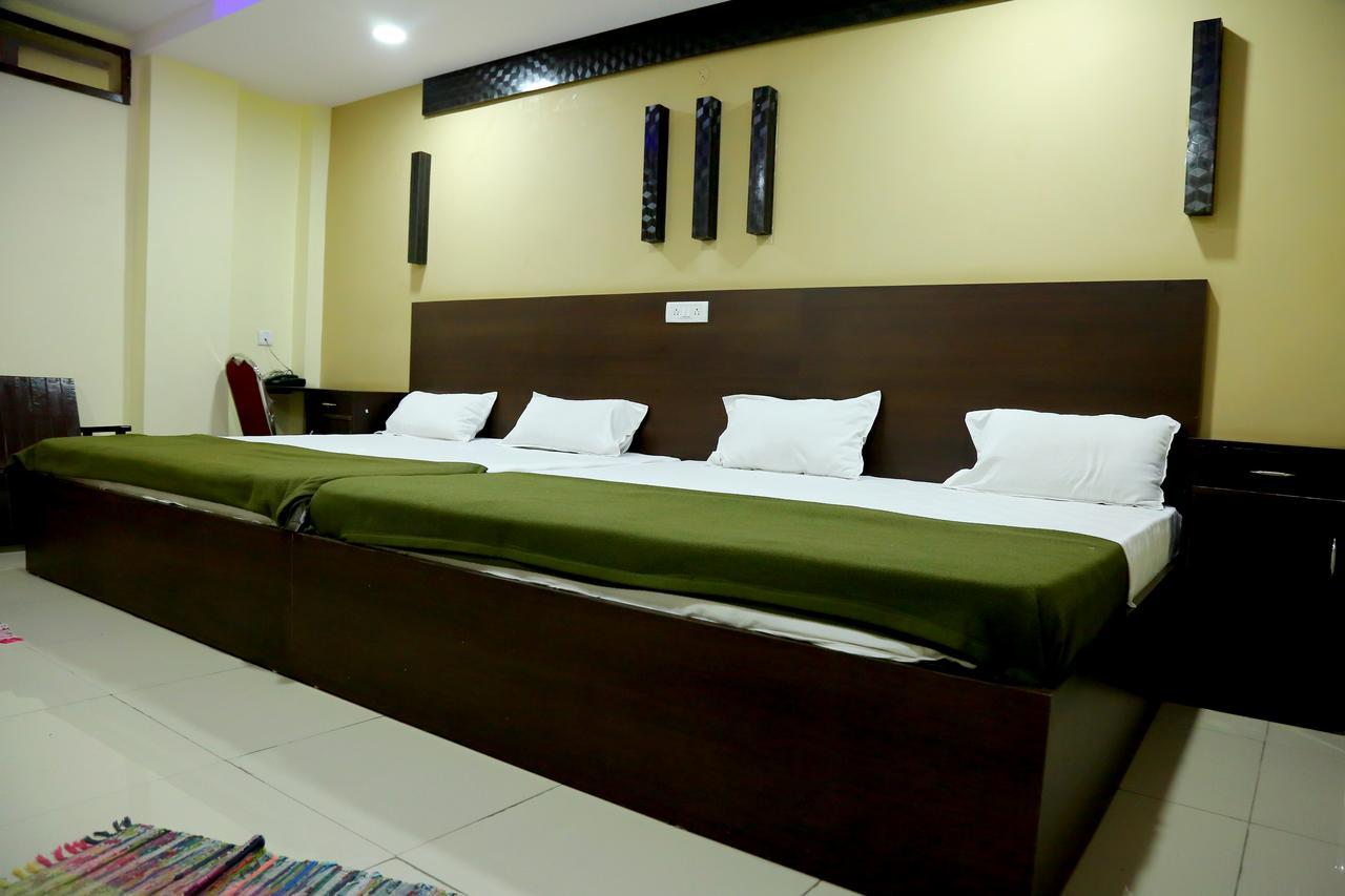Divya Lodge Hyderabad Eksteriør billede