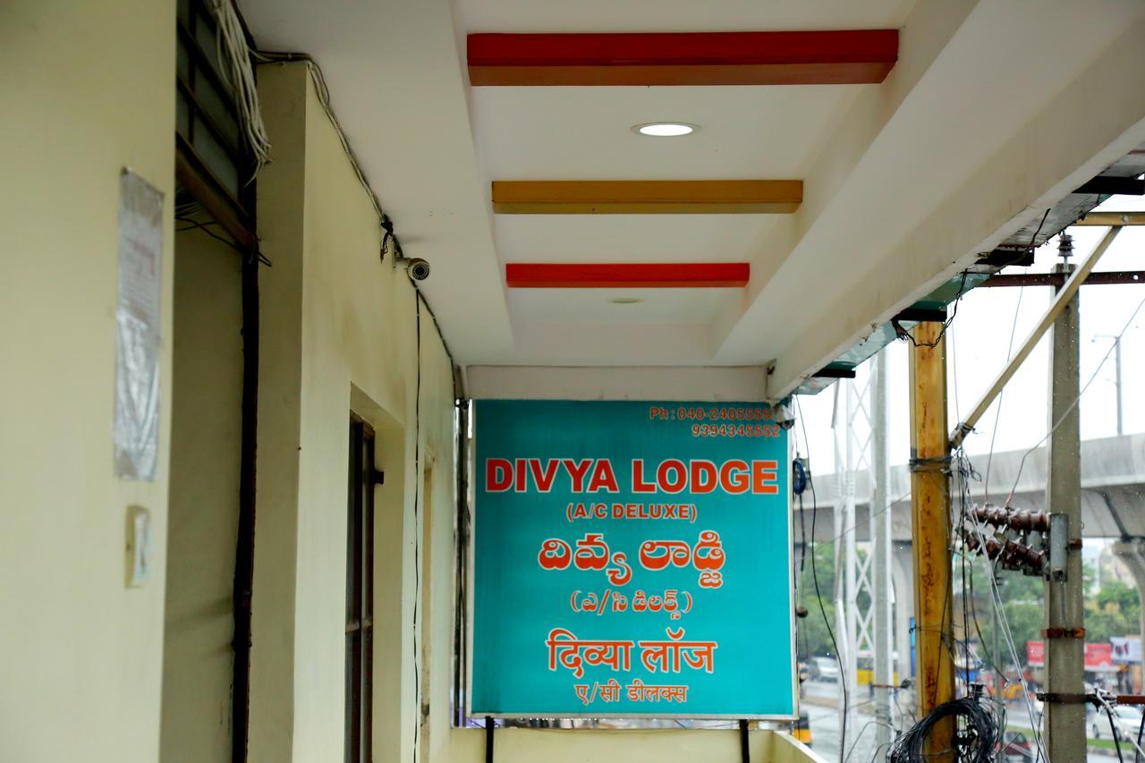 Divya Lodge Hyderabad Eksteriør billede