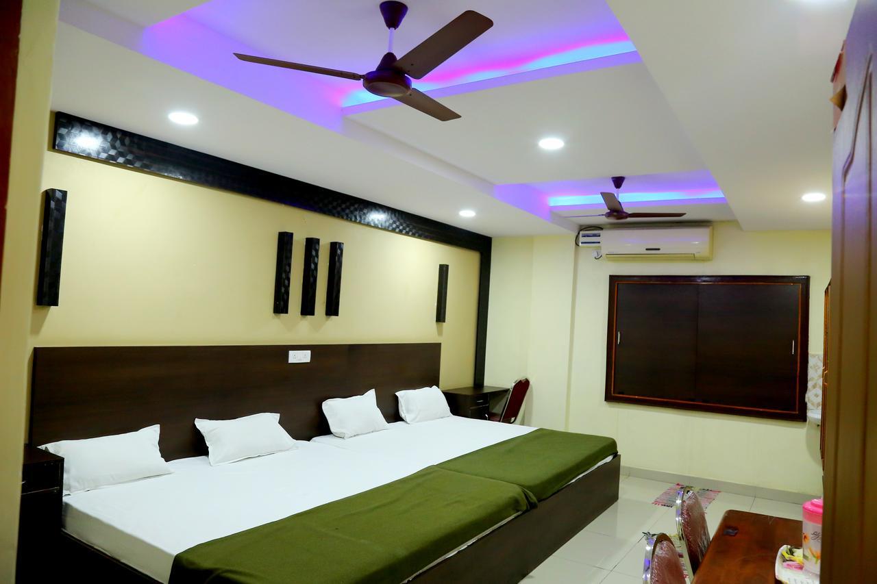 Divya Lodge Hyderabad Eksteriør billede