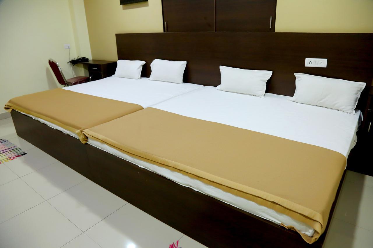 Divya Lodge Hyderabad Eksteriør billede