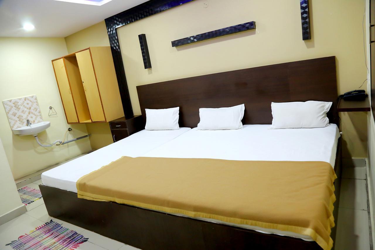 Divya Lodge Hyderabad Eksteriør billede