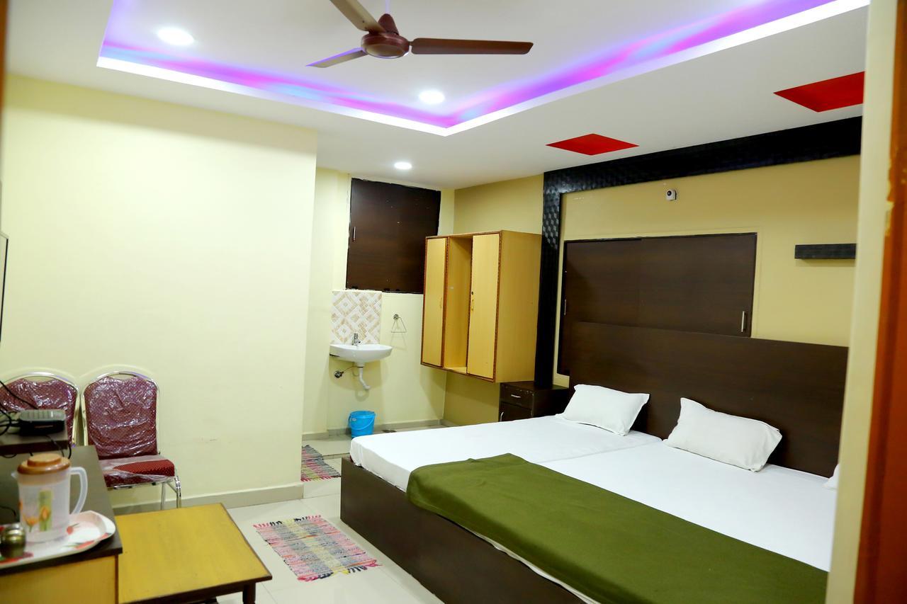 Divya Lodge Hyderabad Eksteriør billede