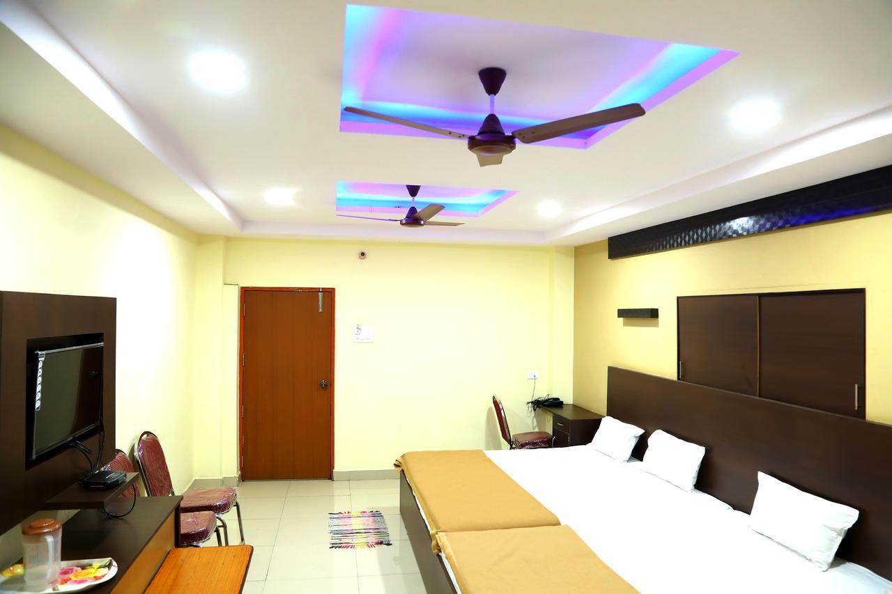 Divya Lodge Hyderabad Eksteriør billede