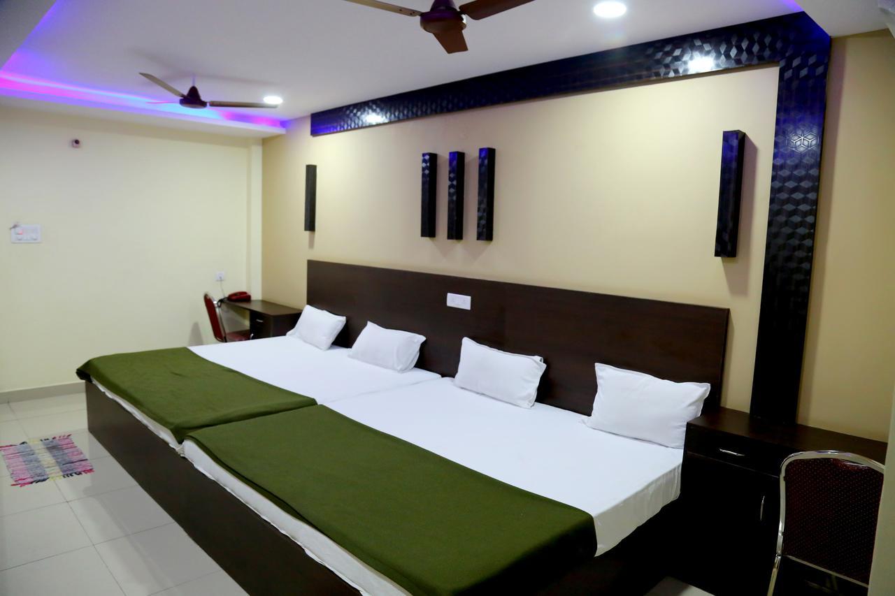 Divya Lodge Hyderabad Eksteriør billede