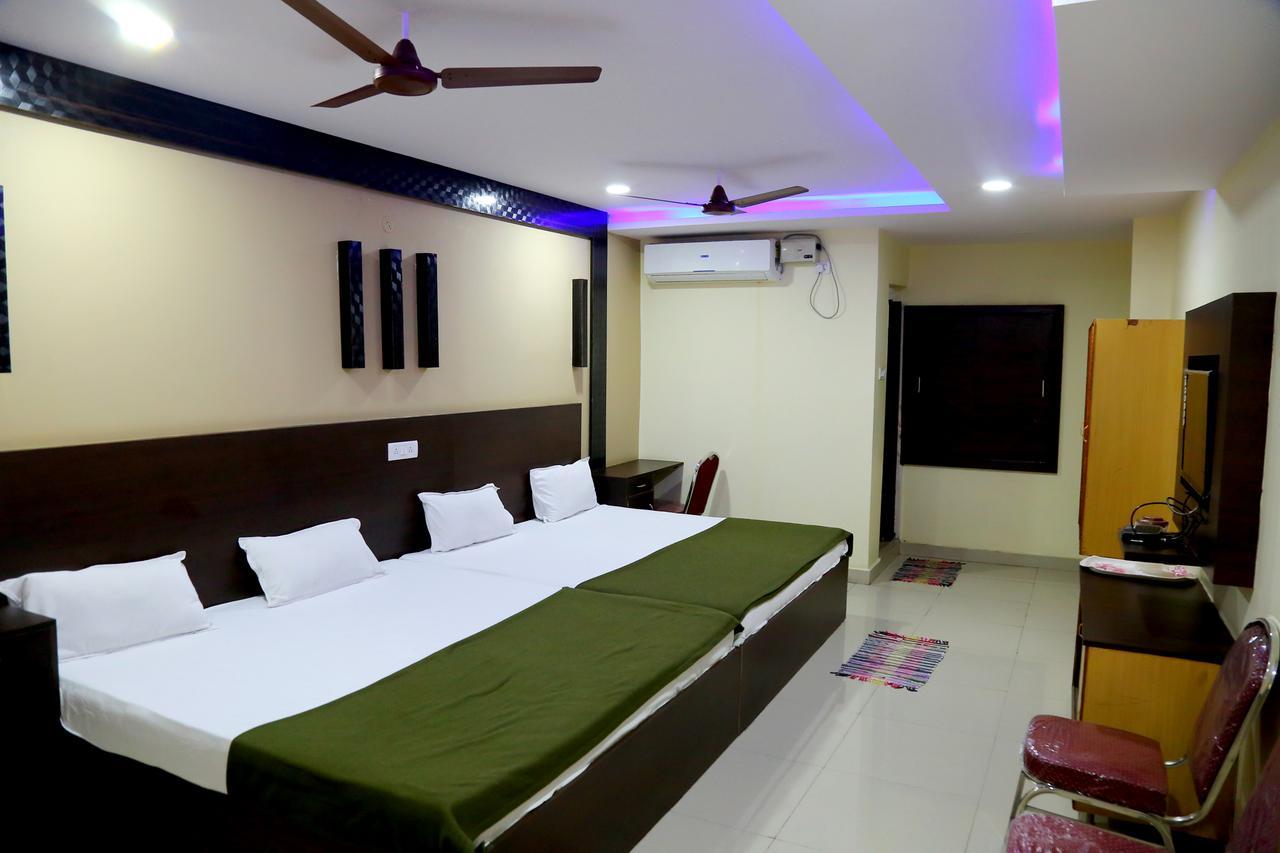 Divya Lodge Hyderabad Eksteriør billede