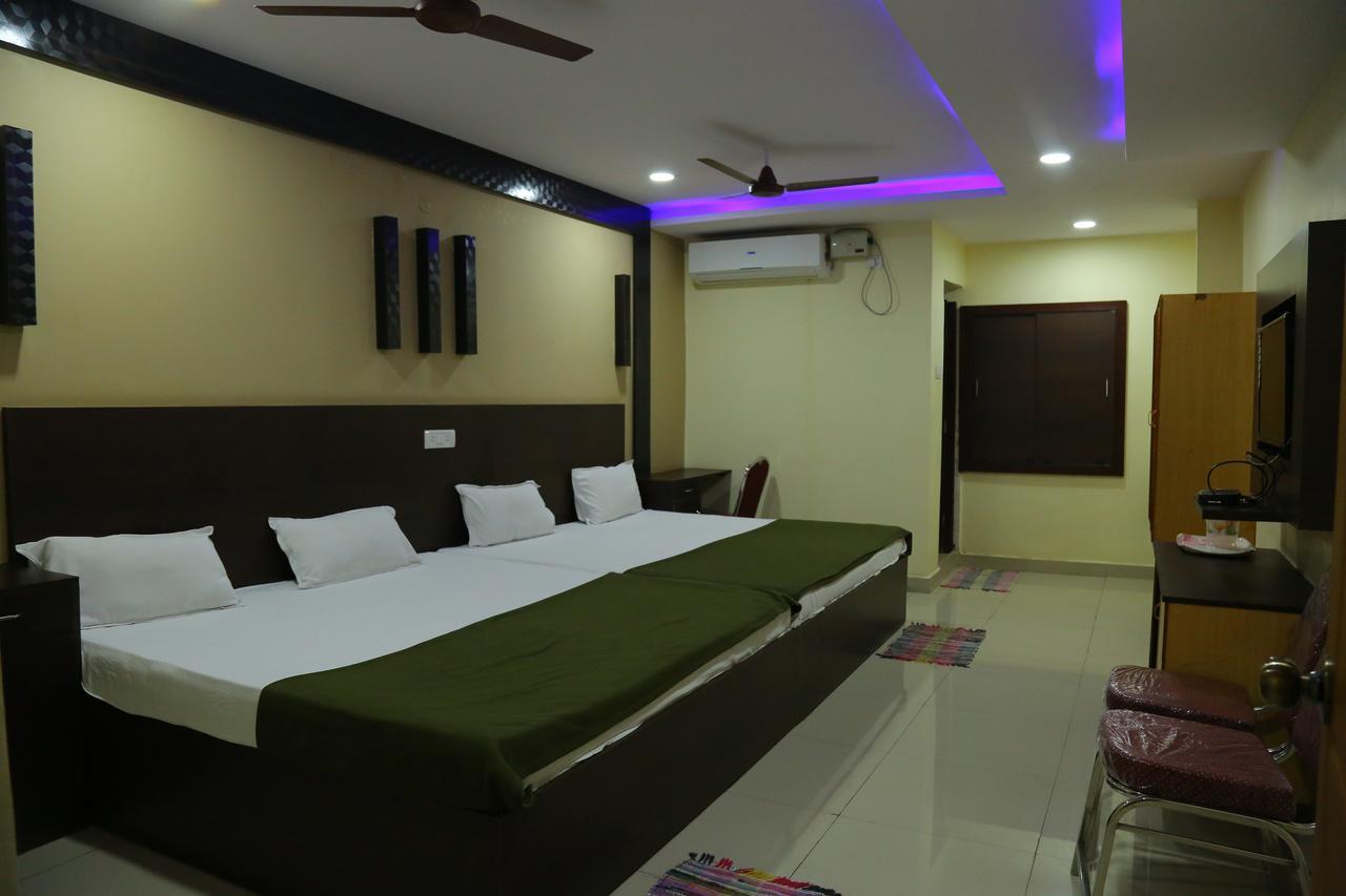 Divya Lodge Hyderabad Eksteriør billede