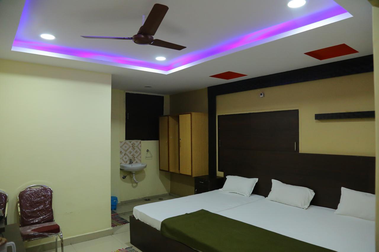 Divya Lodge Hyderabad Eksteriør billede