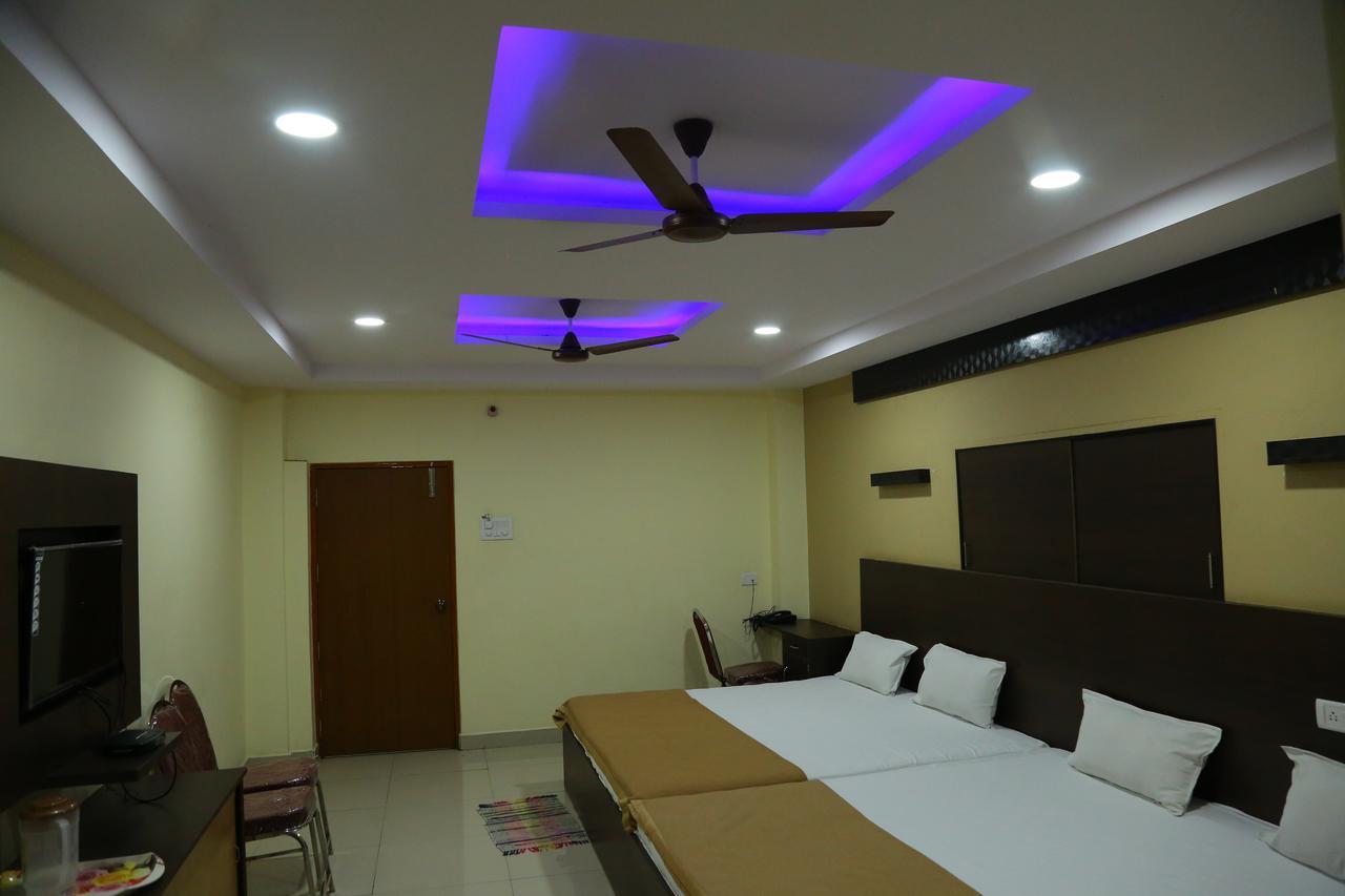 Divya Lodge Hyderabad Eksteriør billede