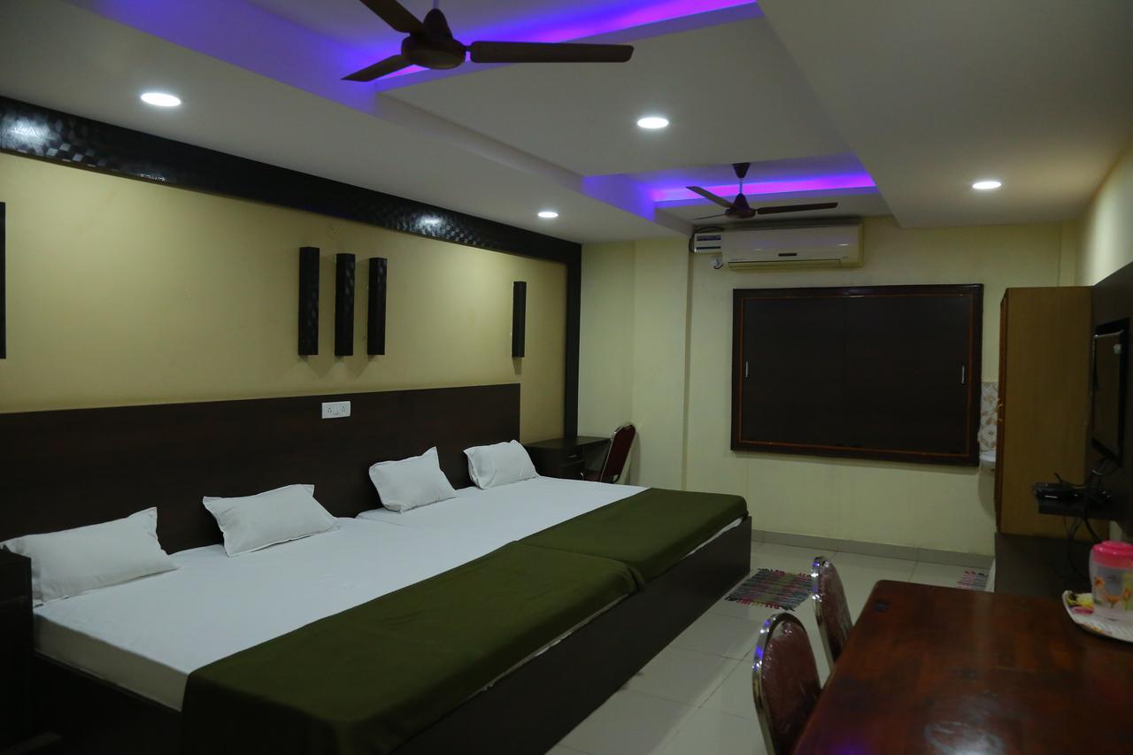 Divya Lodge Hyderabad Eksteriør billede