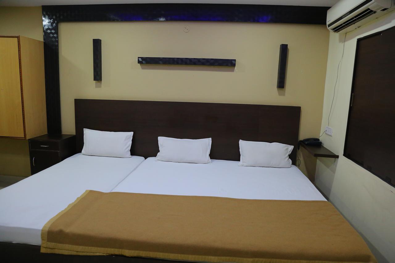 Divya Lodge Hyderabad Eksteriør billede