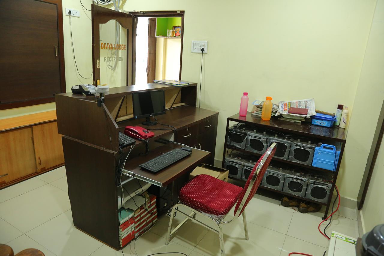 Divya Lodge Hyderabad Eksteriør billede