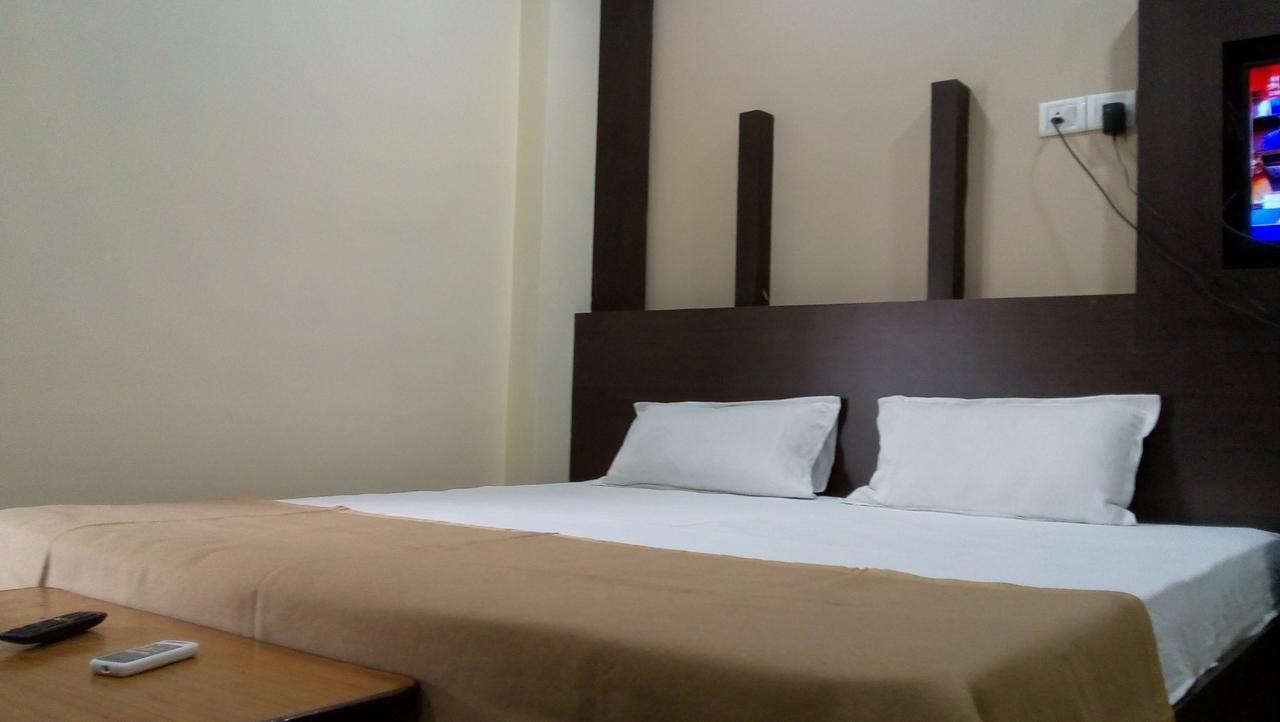 Divya Lodge Hyderabad Eksteriør billede