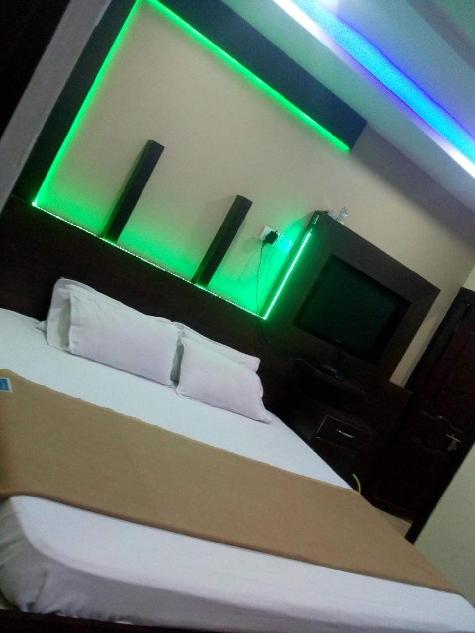 Divya Lodge Hyderabad Eksteriør billede