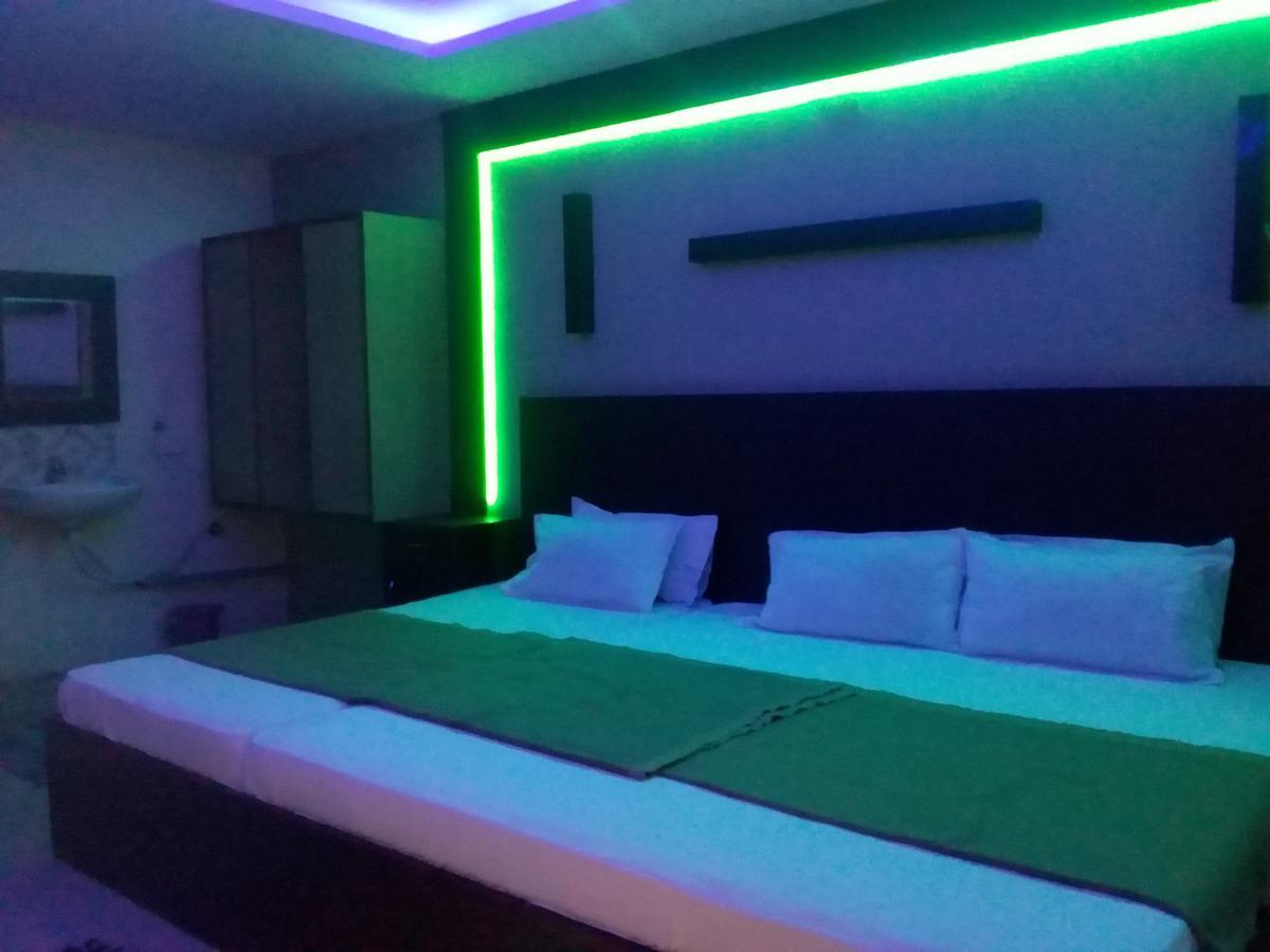Divya Lodge Hyderabad Eksteriør billede