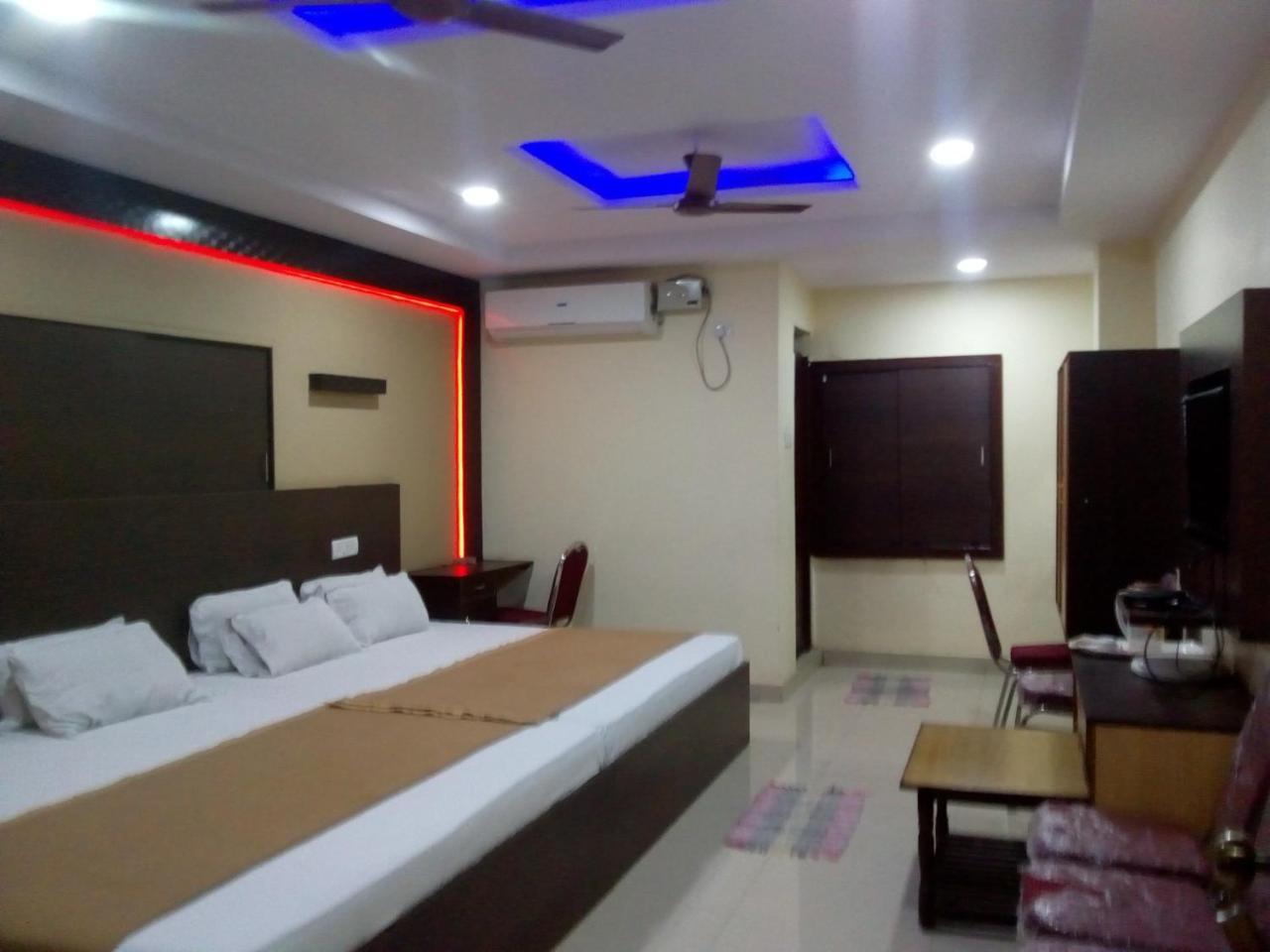 Divya Lodge Hyderabad Eksteriør billede