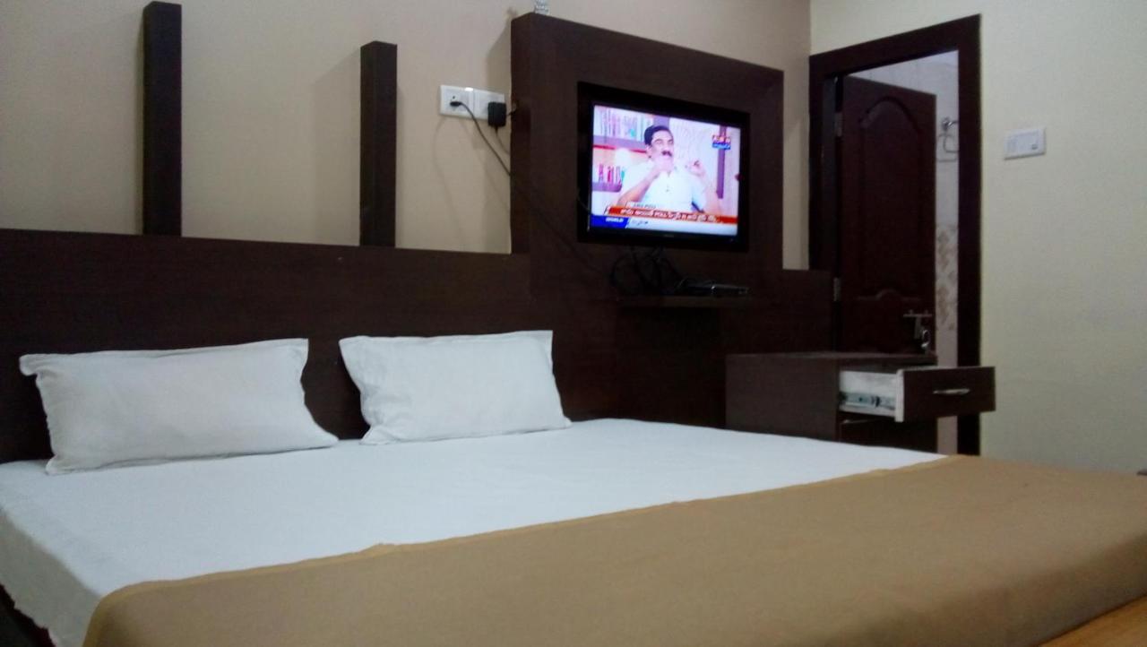 Divya Lodge Hyderabad Eksteriør billede